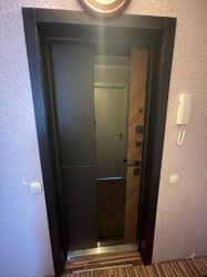 РЕНУАР (чёрный кварц/шпон орех нат)